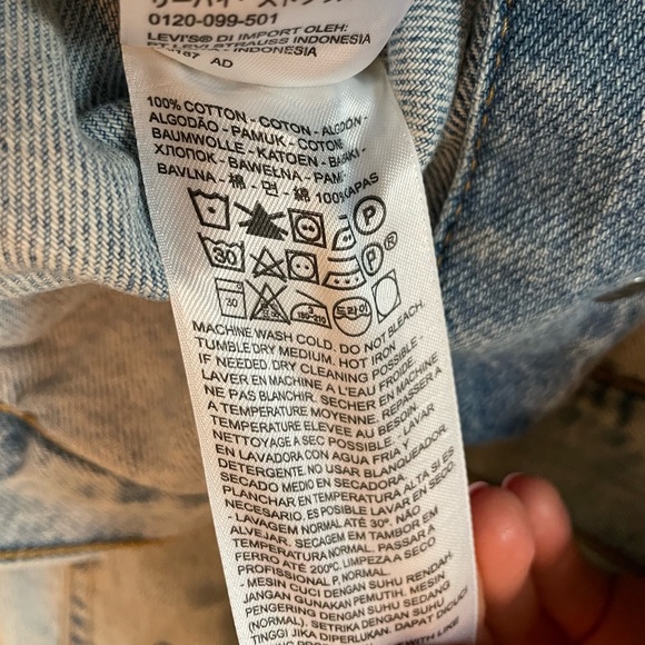 Levi’s Jean Jacket - Picture 8 of 10